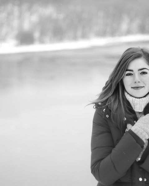 Winterjas die klaargemaakt wordt voor de was
