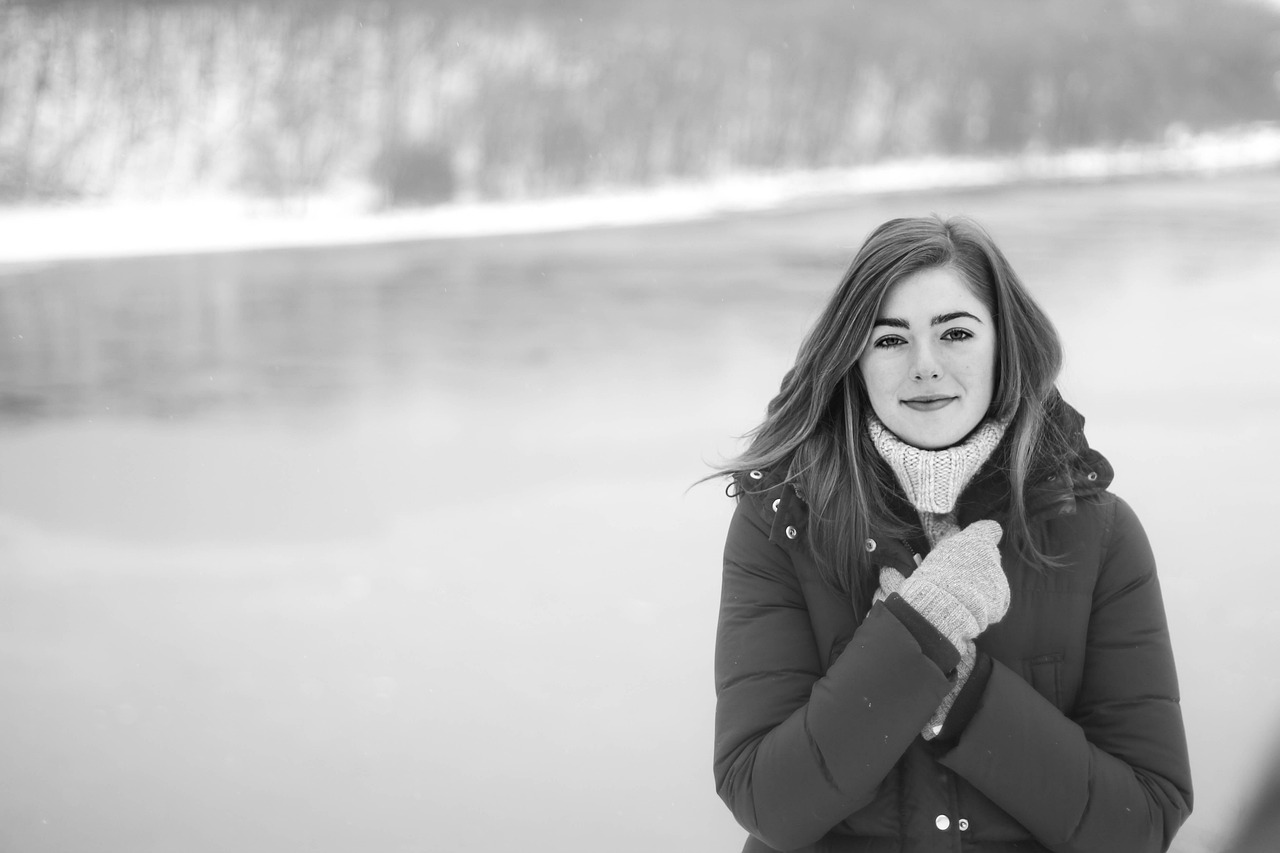 Winterjas die klaargemaakt wordt voor de was
