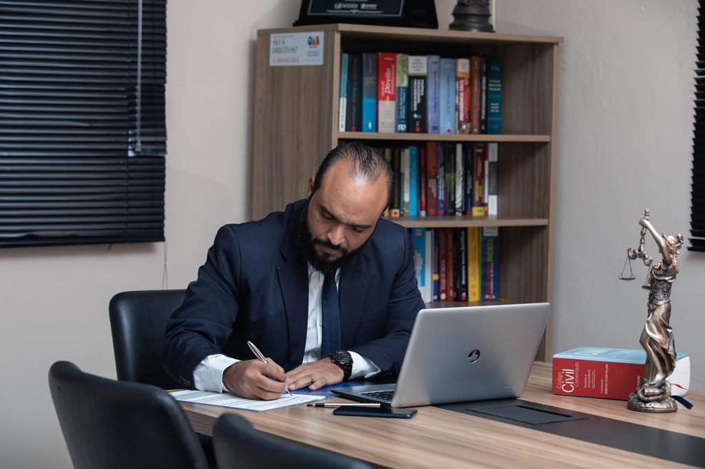 Man die zijn arbeidsvoorwaarden doorrekent aan zijn bureau