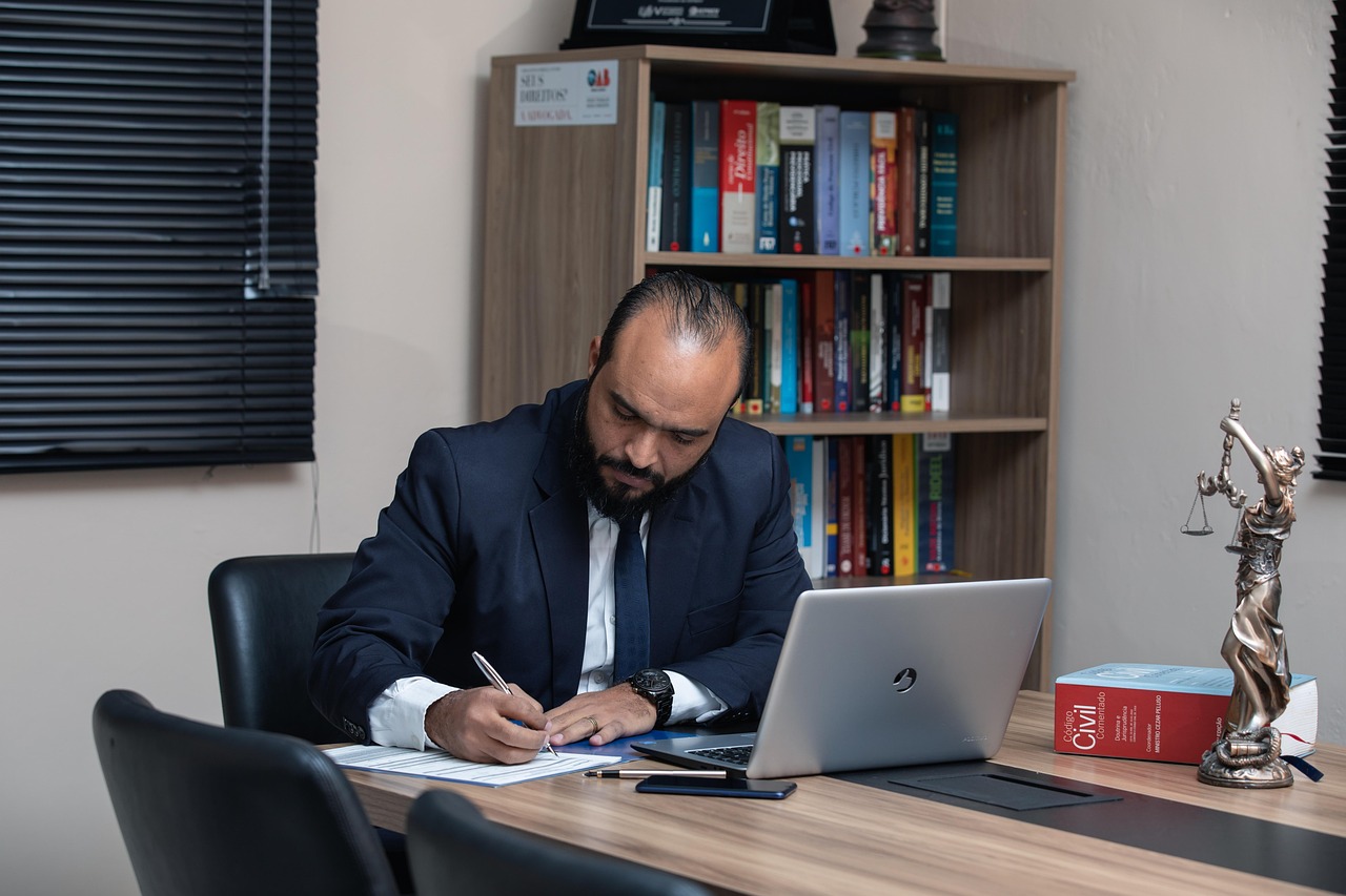 Man die zijn arbeidsvoorwaarden doorrekent aan zijn bureau